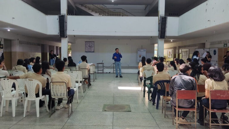 Mincyt ofrece conferencia preuniversitaria para promover el aprendizaje científico en Bolívar