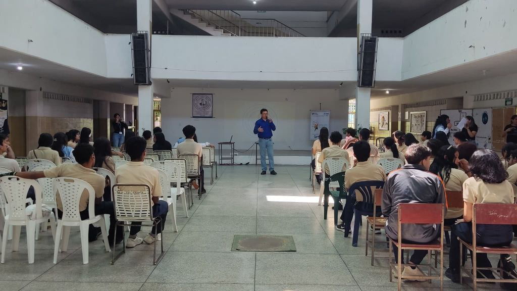 Mincyt ofrece conferencia preuniversitaria para promover el aprendizaje científico en Bolívar