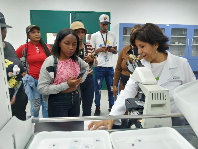 Cacao, ciencia y territorio: UPTBAL celebra 15 años con una visita técnica en el Cenidic