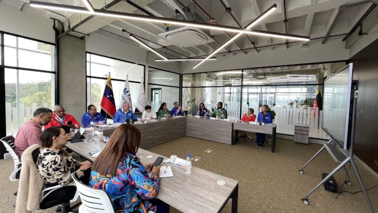 Afinan agenda para fortalecer plan de estudio de la Universidad Nacional de las Ciencias