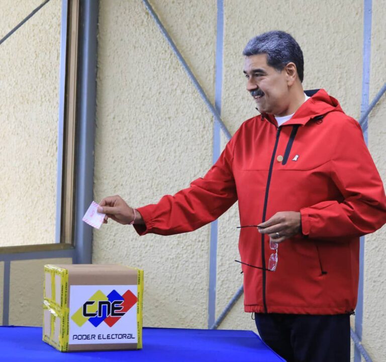 Presidente Maduro ejerce derecho al voto en elecciones municipales