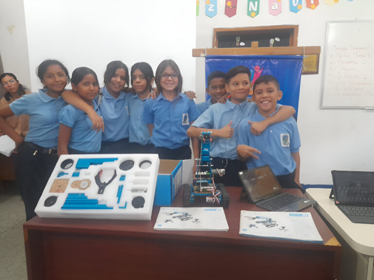 Estudiantes participan en taller de robótica e inteligencia artificial en Barinas