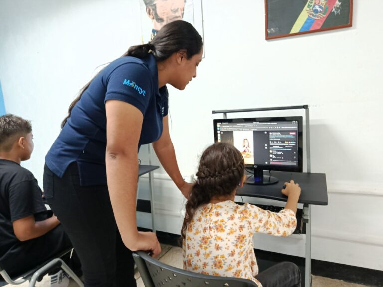 Niños y jóvenes de Barinas participan en taller sobre el uso correcto de las redes sociales