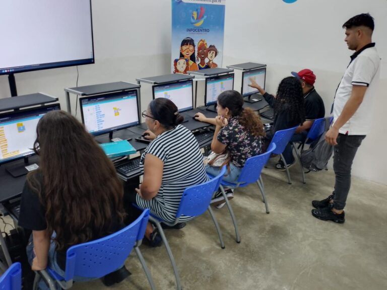 Estudiantes guaireños reciben formación sobre inteligencia artificial y programación