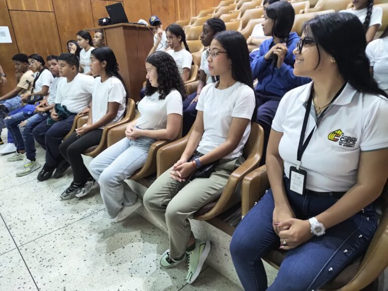 Jóvenes yaracuyanos exploran oportunidades de estudio en áreas de la ciencia