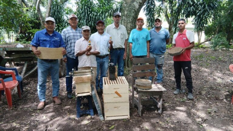 Fortalecen Alianza Científico-Campesina con productores apícolas de Portuguesa