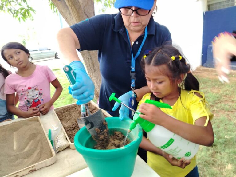 Fundación Inzit lleva jornada científica a niños y niñas de la comunidad indígena Zamurpana