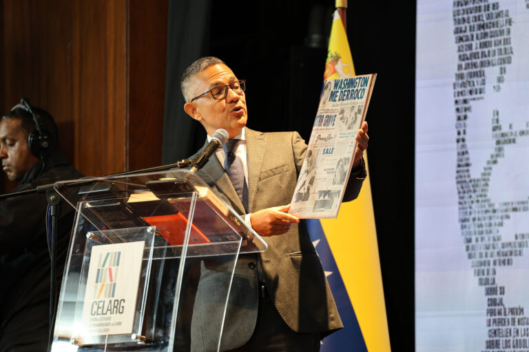 Otorgan Premio Internacional de Novela Rómulo Gallegos a escritor argentino Vicente Battista