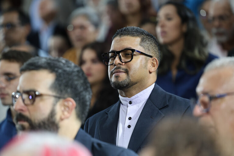 Otorgan Premio Internacional de Novela Rómulo Gallegos a escritor argentino Vicente Battista