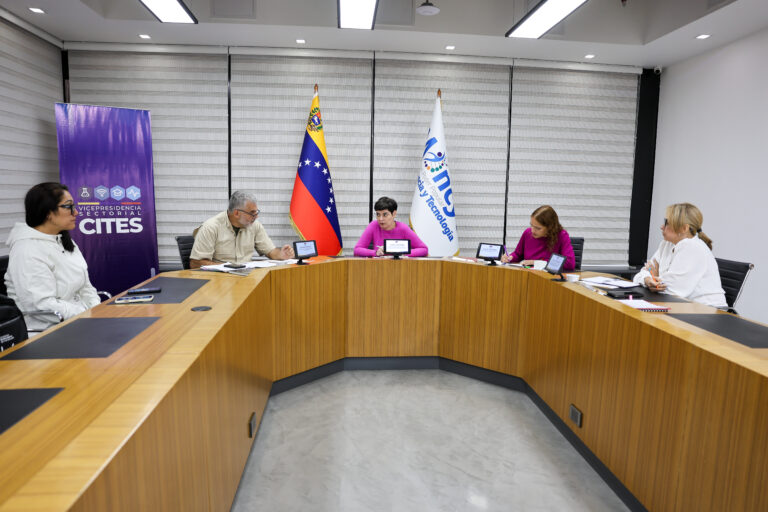 Revisan agenda de acción para fortalecer atención del pueblo