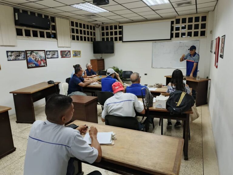 Estudiantes de electromedicina e ingeniería biomédica de la UCS se capacitan en circuitos eléctricos