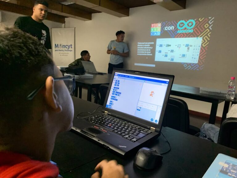 Niños y niñas de Caracas disfrutan de actividades científico-tecnológicas en vacaciones