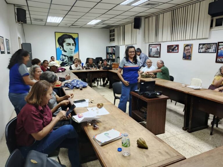 Alianza Científico-Campesina capacita a productores aragüeños en producción cacaotera
