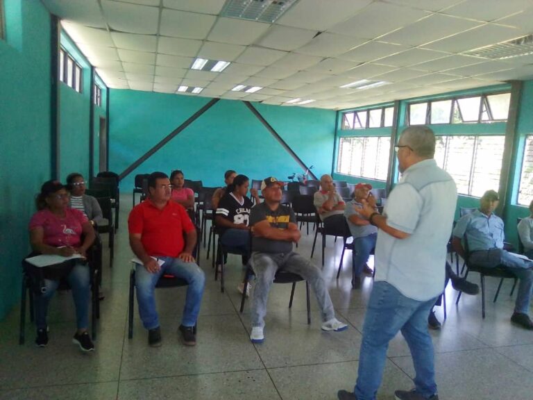 Mincyt y Universidad de las Comunas unen esfuerzos para la formación de formadores