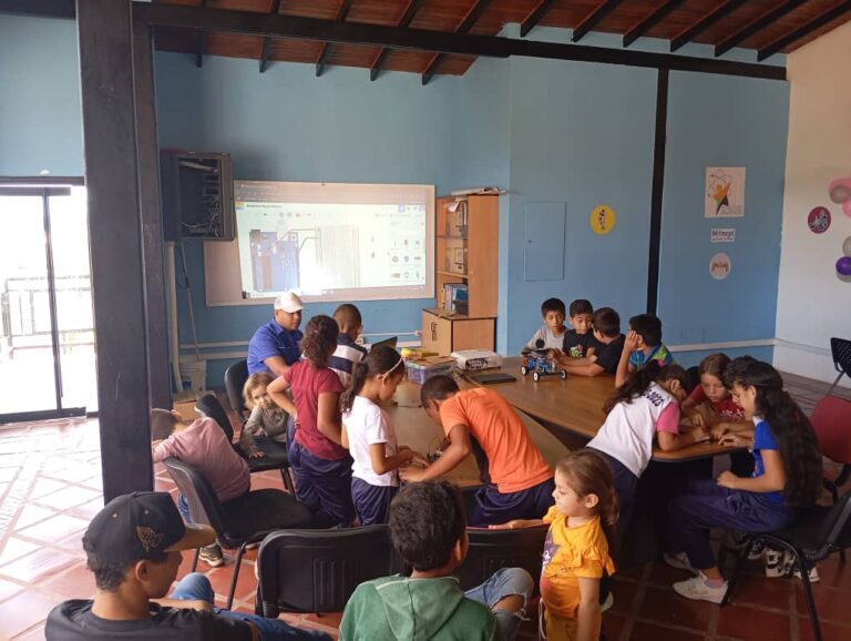 Niños y jóvenes de Portuguesa conocen los fundamentos de la robótica