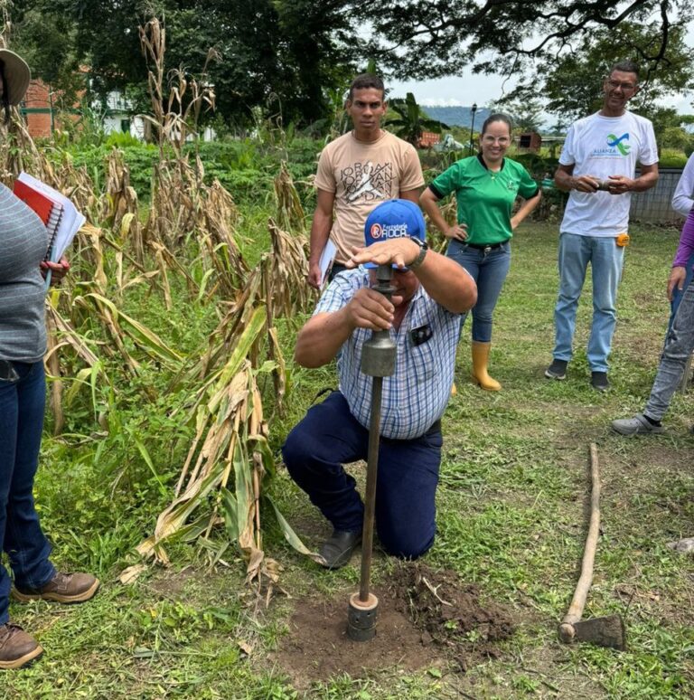 ACAV realiza segundo encuentro del curso Procesamiento y Análisis de Muestras de Suelo