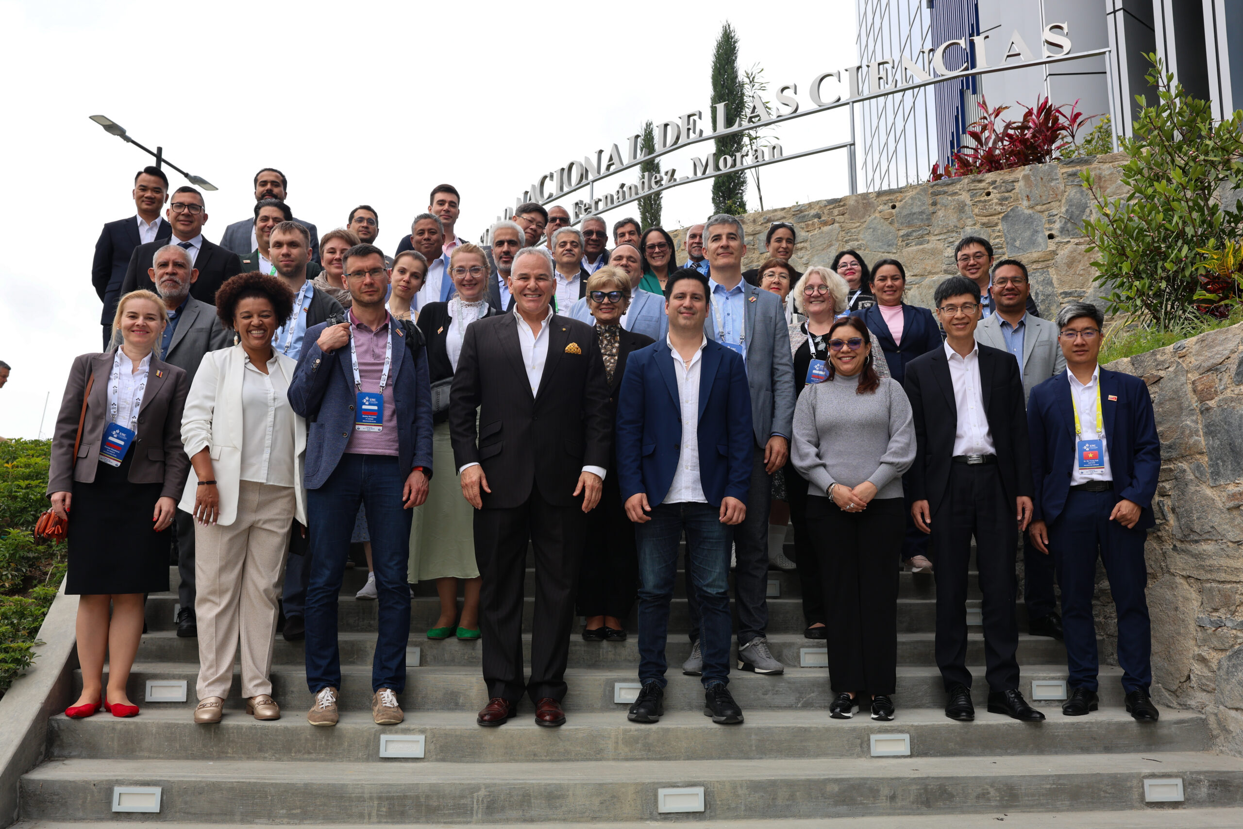 Investigadores internacionales conocen la Universidad Nacional de las Ciencias y el IVIC 