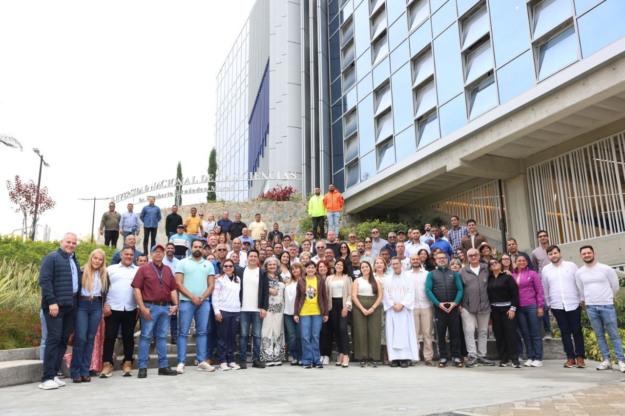Celebran misa en la Universidad Nacional de las Ciencias Dr. Humberto Fernández-Morán