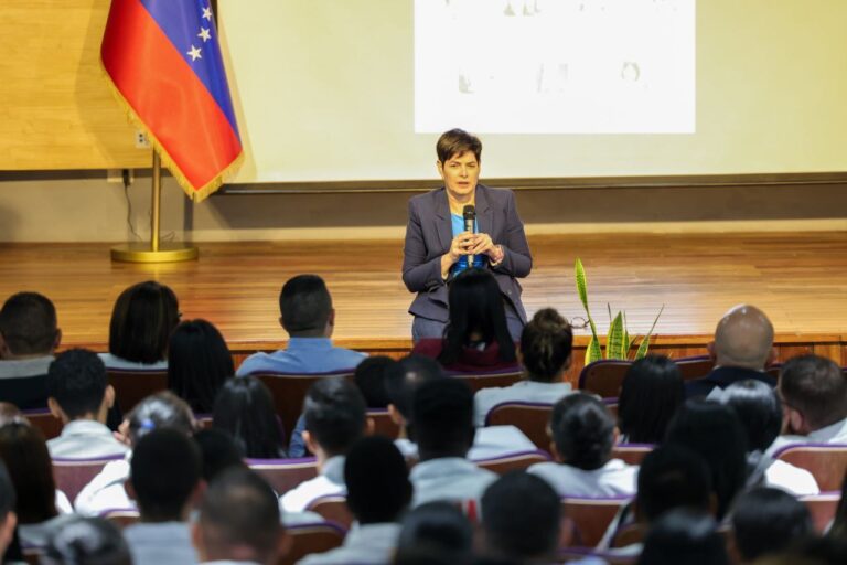 Vicepresidenta Sectorial Gabriela Jiménez Ramírez destaca avances de la biotecnología en sistema de salud pública