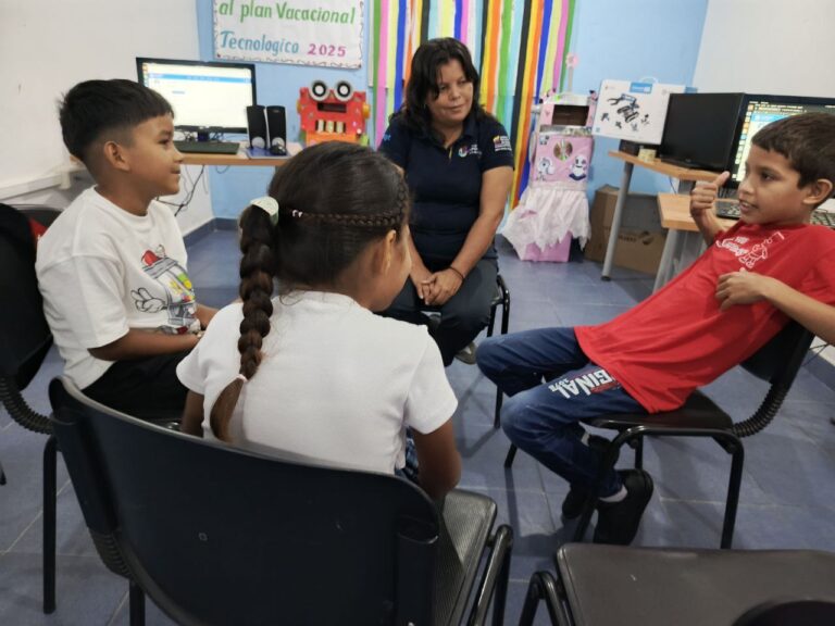 Más de 200 niños y niñas barineses exploran la ciencia en plan vacacional