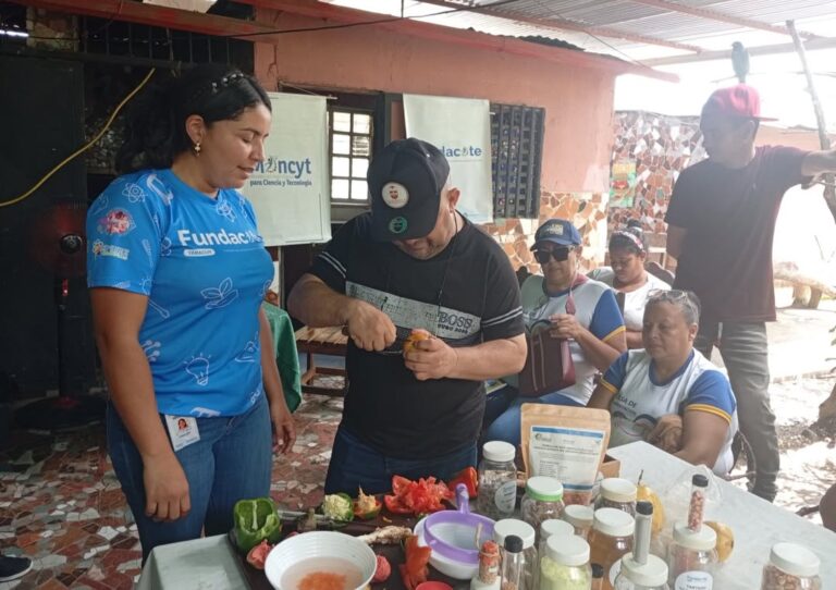 🌱🍲 ¡SABORES Y SABERES SE UNEN EN PEÑA!En la Aldea Universitaria del Sector Centro ubicada en e(4)