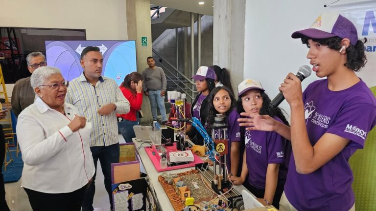 Jóvenes talentos exhiben proyectos en feria científica de la Universidad Venezolana de Hidrocarburos