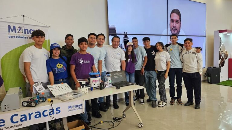 📢 ¡Semillero Científico de Caracas presente en la Feria Científica de la UVH! 🚀🔬Este miércole