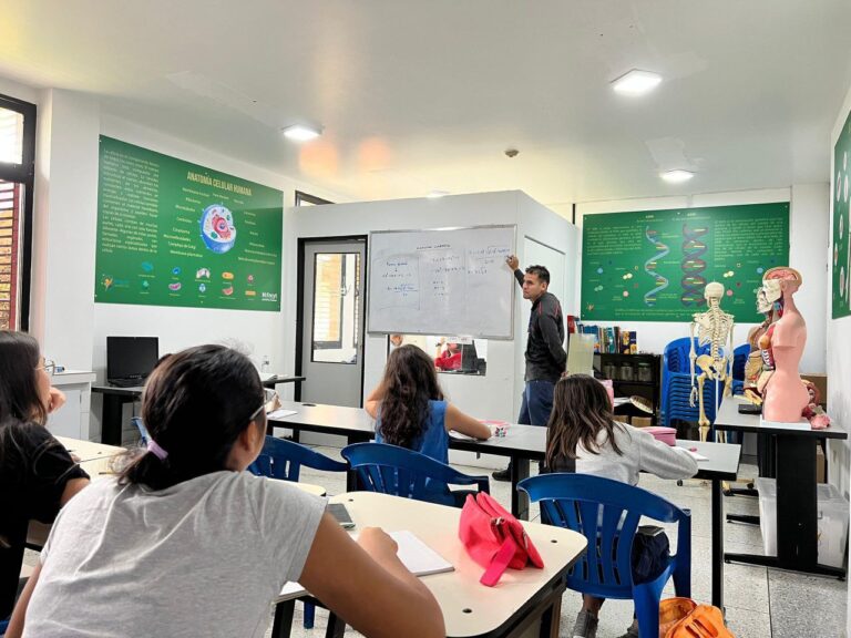 Jóvenes merideños fortalecen sus conocimientos en álgebra básica durante vacaciones