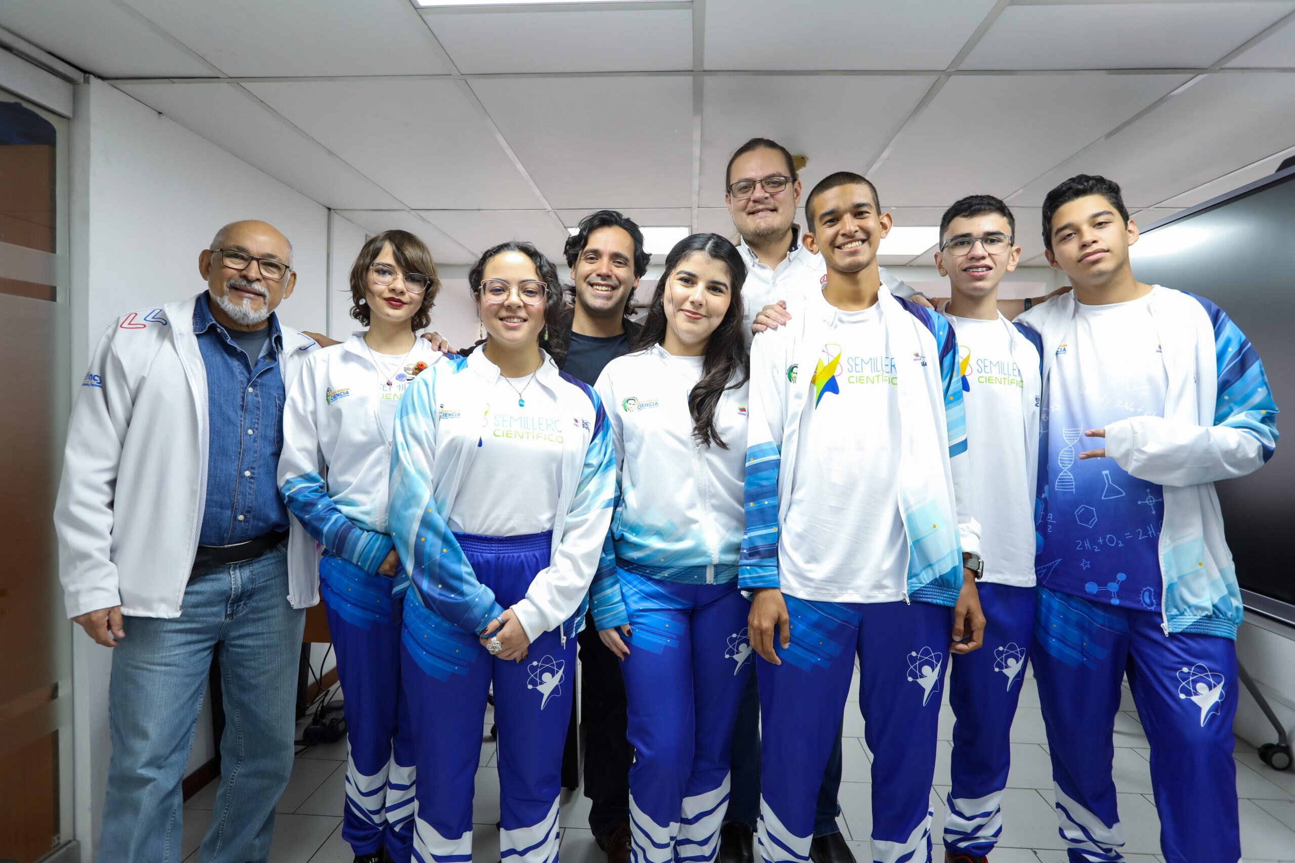 Delegación venezolana participa de la prueba teórica de la OWAO 2025