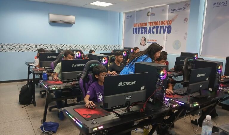 Jóvenes yaracuyanos se capacitan en diseño digital con software libre