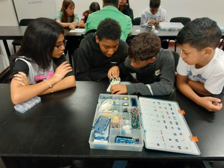 Promueven actividades científicas-tecnológicas con niños y niñas de Caracas
