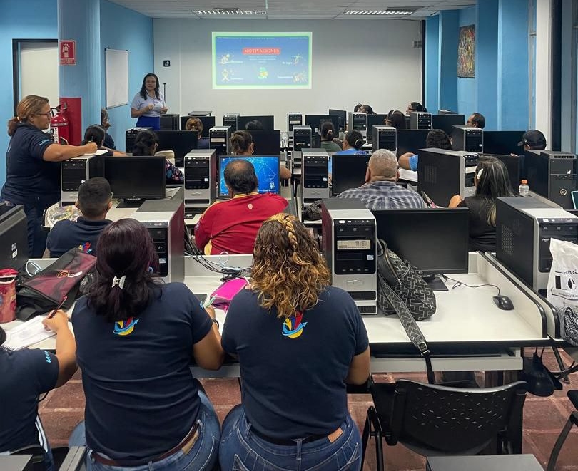 Lara | Infocentro refuerza la formación de sus facilitadores en metodologías educativas