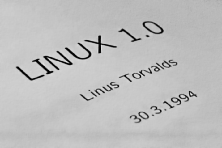 Se presenta la primera versión de Linux