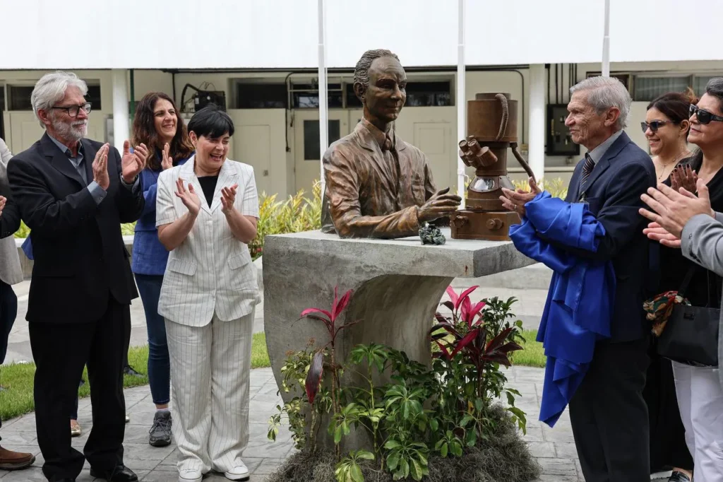Inauguran plaza en honor al Dr. Humberto Fernández-Morán  en el IVIC.