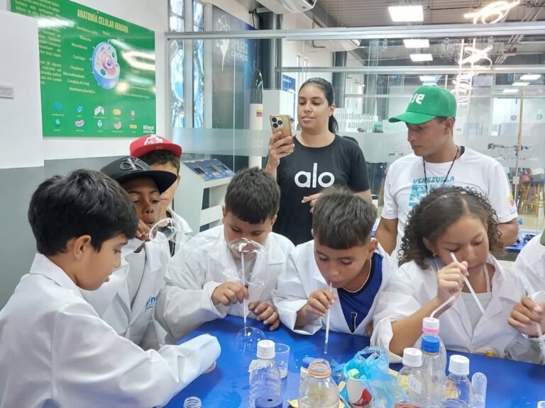 ¡A casa llena! Hoy nos visitaron los niños y niñas de las parroquias Carayaca, Caruao, Maiquetía(2)