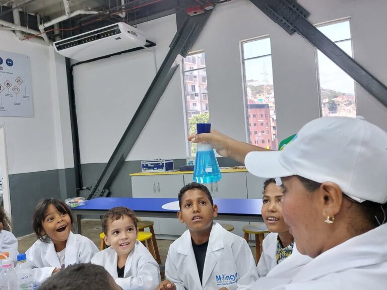 ¡A casa llena! Hoy nos visitaron los niños y niñas de las parroquias Carayaca, Caruao, Maiquetía(7)