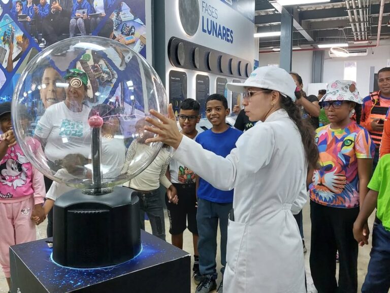 Niños y niñas de La Guaira culminan plan vacacional con Ruta Científica