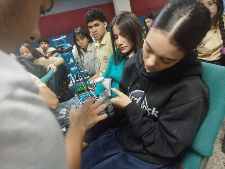 Portuguesa | Jóvenes del Fermín Toro tuvieron su primer encuentro con la robótica