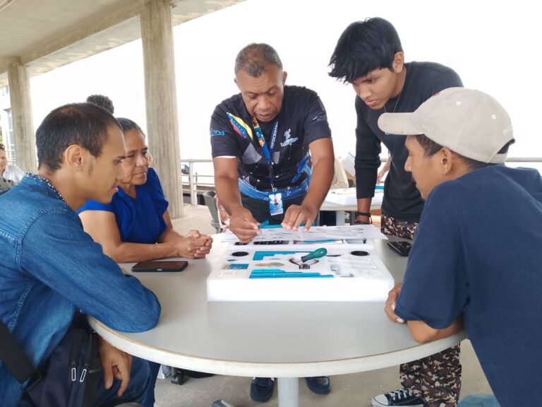 Niños, jóvenes y adultos mayores de Monagas reciben formación en robótica y programación