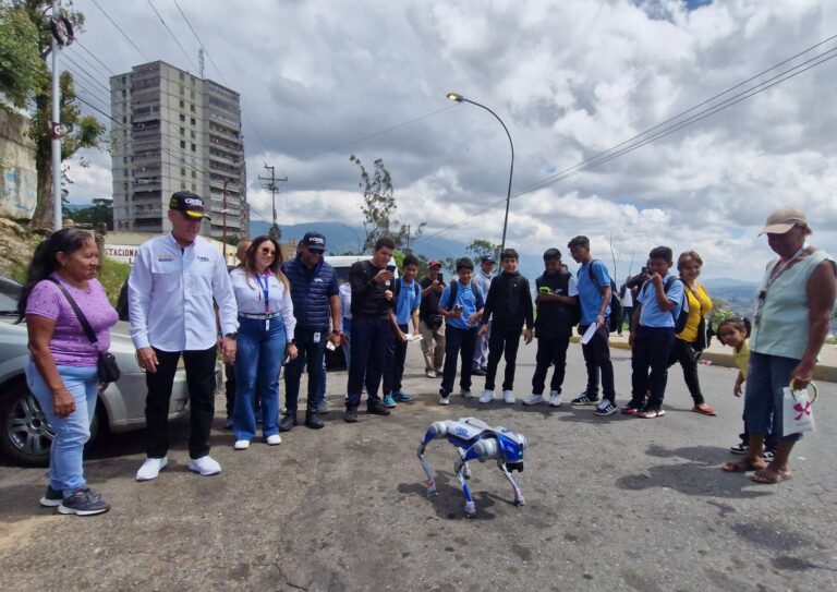 Habitantes de Casalta III celebran la llegada de Aba Ultra 1
