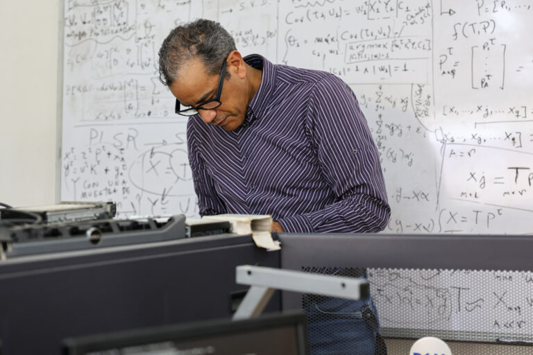 Investigadores venezolanos caracterizan células cancerígenas empleando matemáticas y física cuántica