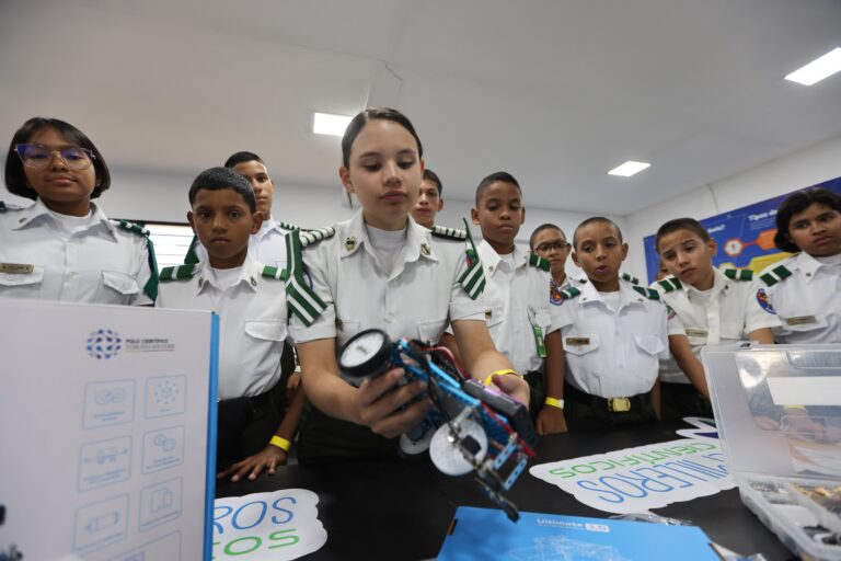 Caracas | Rehabilitado y con dotación tecnológica Liceo Militar General del Pueblo Ezequiel Zamora