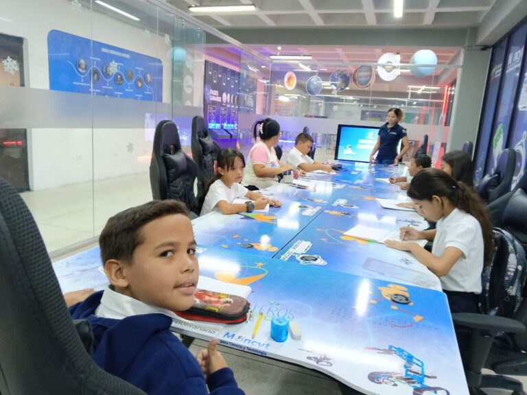 Infocentro imparte taller de robótica educativa en Carabobo
