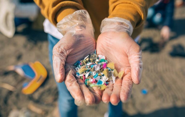 Inhalamos 70.000 partículas de microplásticos al día sin saberlo