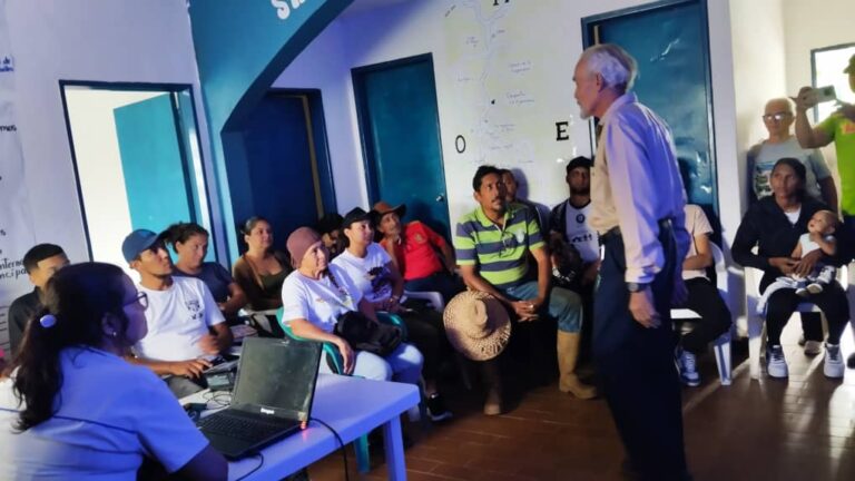 Impulsan soberanía alimentaria con taller de cría porcina no contaminante y entrega de semillas en Aragua