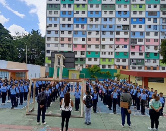 Impulsan vocación científica en Caracas con despliegue en el 23 de Enero