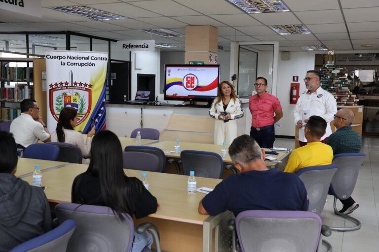 Capacitan a trabajadores del IDEA y CENVIH sobre prevención de los delitos contra la corrupción