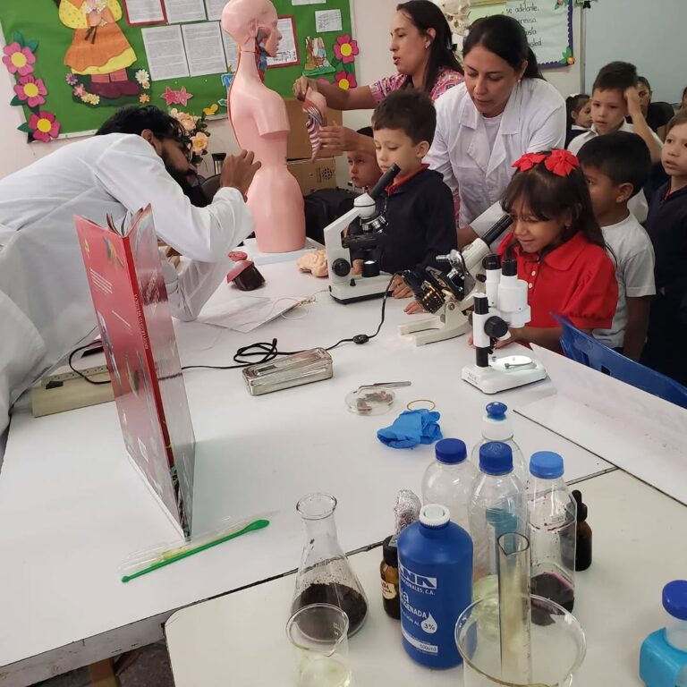 Mérida | Estudiantes realizaron taller sobre anatomía y fisiología humana