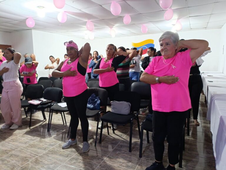 Trabajadores de Fundacite Sucre participan en foro sobre cáncer de mama