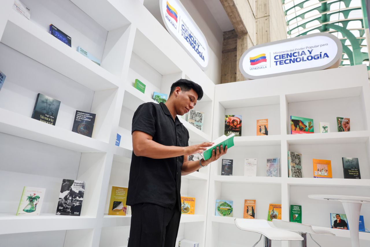 Mincyt presente en 16° Feria del Libro de Caracas 2025
